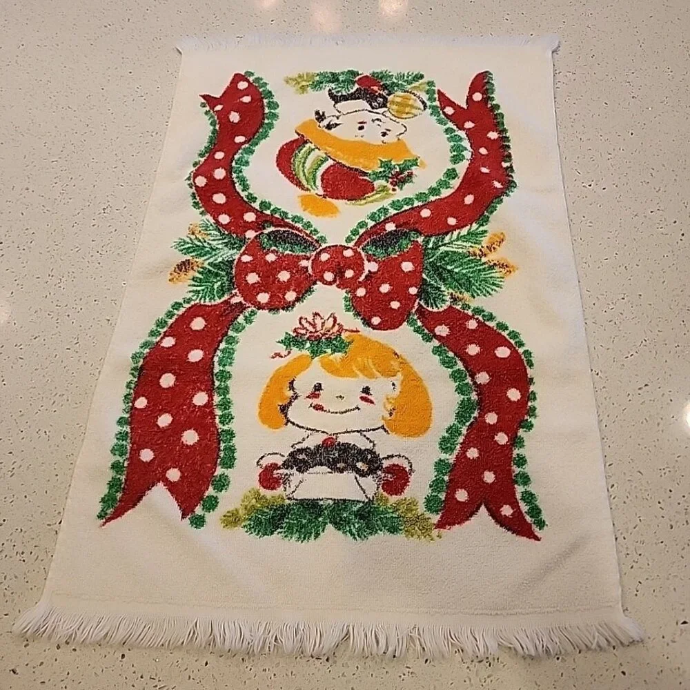 Vintage Kitschy CHRISTMAS Boy & Girl Feliz Navidad Decorative Kitchen Towel